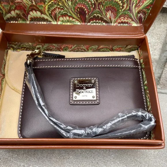 NIB DOONEY & BOURKE 1975 LEATHER WRISTLET Women's Brown Leather Wristlet - Picture 6 of 15